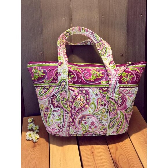 Quilted Pink Paisley Floral Tote Bag With Zipper Closure & Interior Pockets - Picture 1 of 10